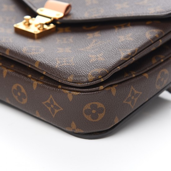 LOUIS VUITTON Monogram Pochette Metis